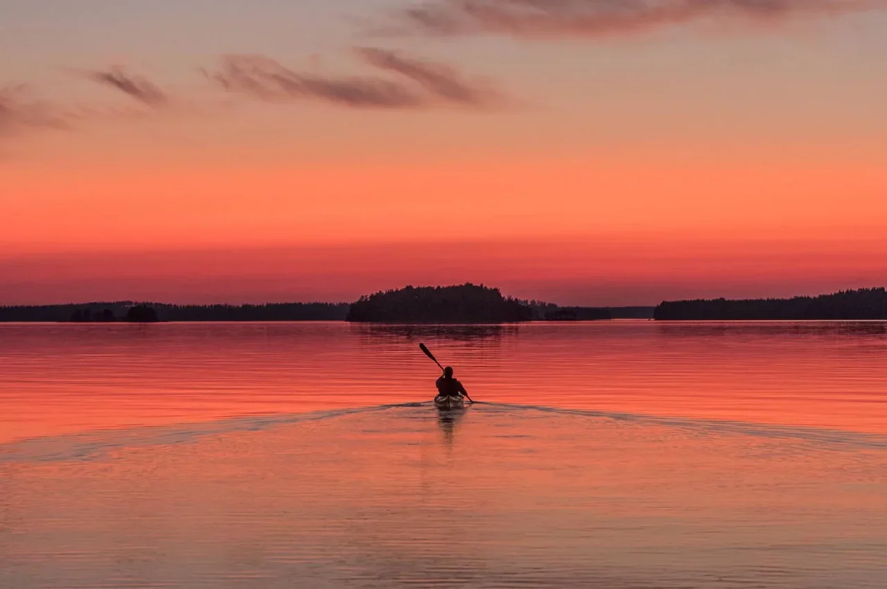 paddla kayak paddling in the sunset photo: Mikko Nikkinen, Visit Finland
