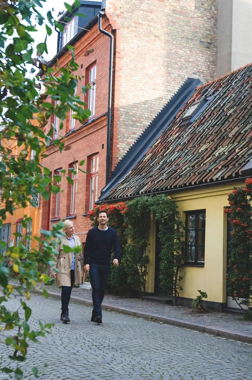 gamla_vaster walking in the old town photo: Miriam Preis/imagebank.sweden.se