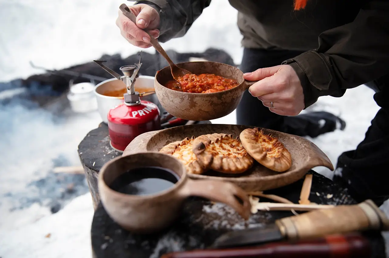 outdoor cooking in winter, karelian pie. photo: Harri Tarvainen, Visit Karelia