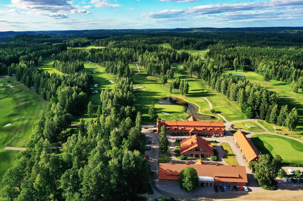 Linna-Golf Reindeer yoga at Kujala Reindeer Farm