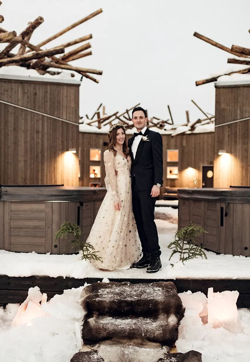 arctic-bath-wedding-couple wedding couple at Arctic Bath in winter